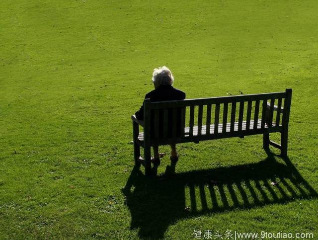 心理测试：你认为哪个老人最孤独？测你5年后会不会在原地踏步！