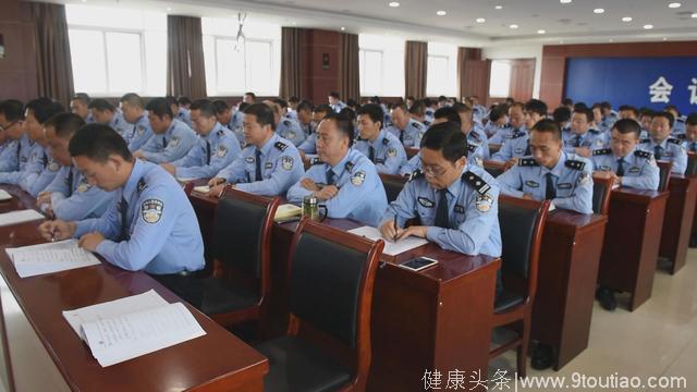 华亭县公安局举办民警心理健康辅导讲座