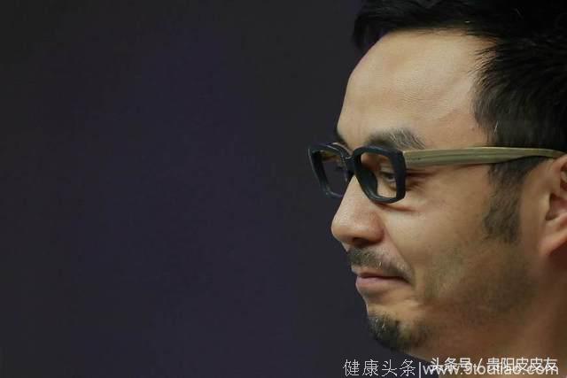 已过40涵哥发际线后移，杨乐乐也脱发严重，网友：爱情就是陪你脱发