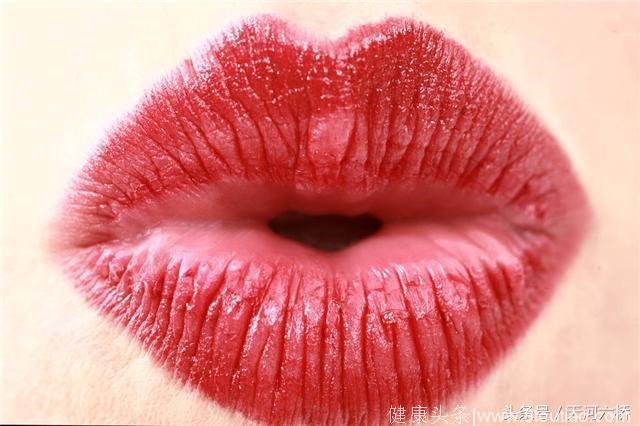 心理测试：选一个最撩人的嘴唇，秒测你的初吻是怎么丢的？我是B