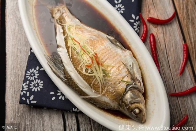吃鱼肉会不会让人更聪明？5种食物是大脑的“补药”，常吃智力高