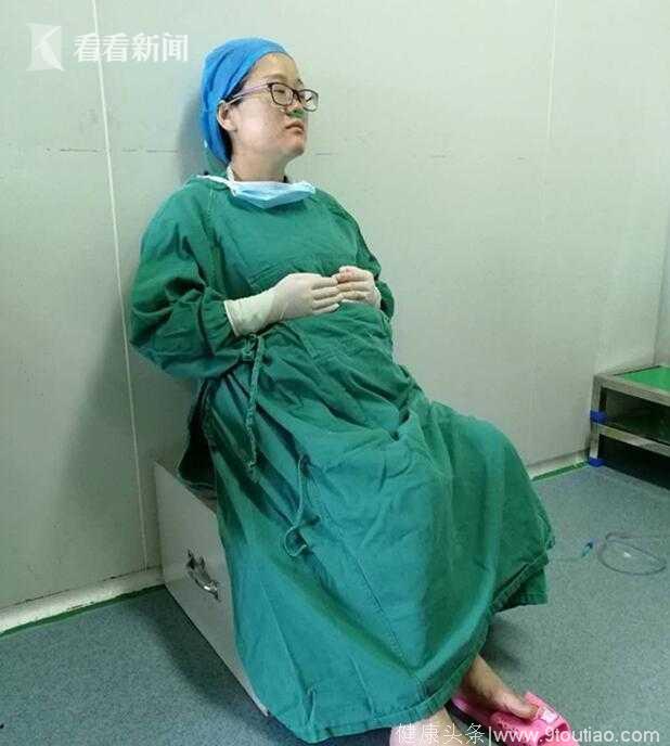 42岁医生怀孕5个月累倒手术台 同事拍下“吸氧照” 众人点赞