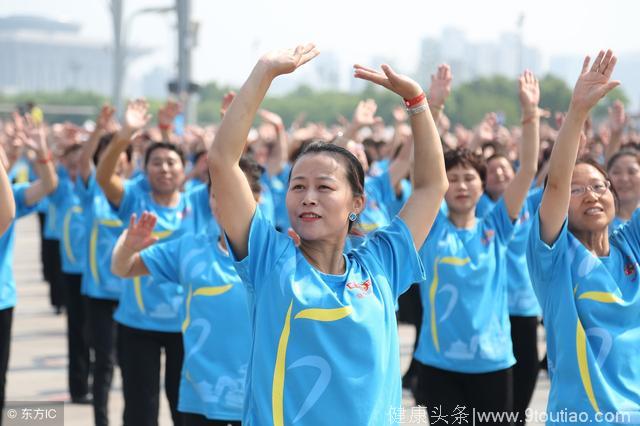 内科医生：更年期失眠焦躁？做好3件事，不乱花钱，60秒躺床大睡