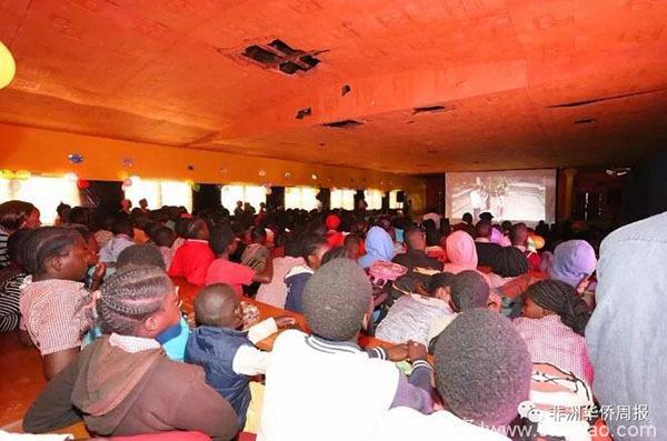 “非洲万里行”电影放映工程助赞比亚儿童实现“剧院”梦