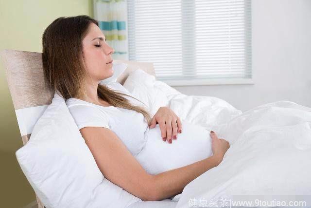 怀孕后，孕妈尽量别用这2种睡姿了，尤其是到了孕晚期！