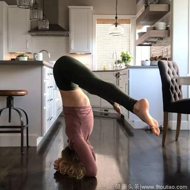 最简单的居家瑜伽动作，没时间去瑜伽馆就在家里练习