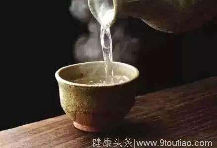 为什么中国人要喝热水？究竟喝哪种水最好？看看养生专家的答案