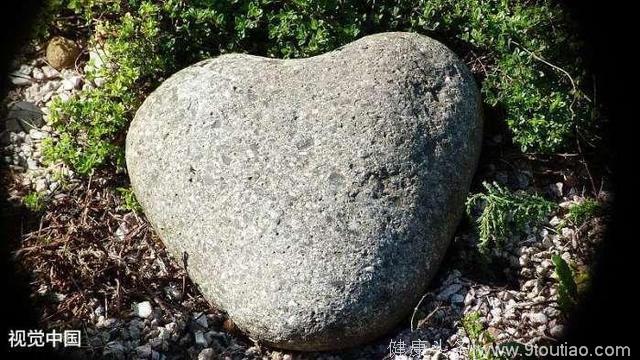 心理测试：4块石头，最喜欢哪块心形石头？测试另一半对你的感情如何
