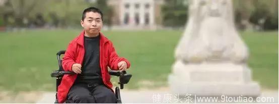 他患“不死的癌症”，却坐轮椅“跑”进清华……