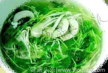 小虞厨房：夏季养生汤之豆苗蘑菇汤