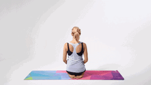 9个经典瑜伽体式帮你缓解肩颈疼痛，让你远离“含胸驼背”