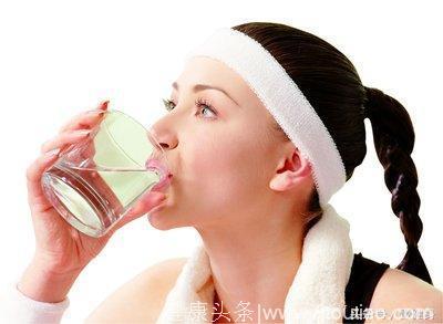 最简单的食疗：喝水也有窍门，这样喝水更健康！