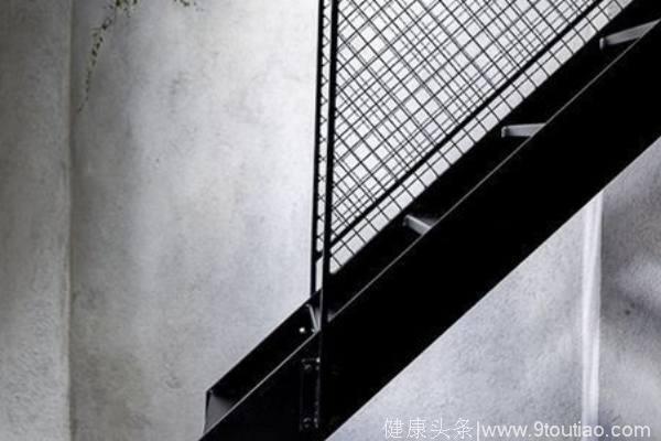 心理测试：假如你在逃亡，上哪个楼梯？测你有没有挣大钱的本事