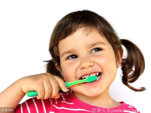 牙科医生：10 个孩子 7 个有蛀牙，多数父母给孩子刷牙的方法错了