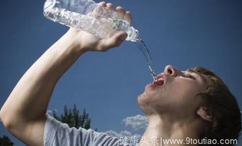 经常喝碱性的水更健康吗？养生专家告诉你最应该喝哪种水