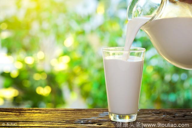 低脂奶制品可以降低血压，半杯奶可将血压降低3毫米汞柱