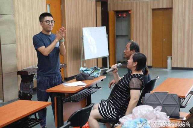知子花教育走进北京市盲人学校，揭开家庭教育的秘密！