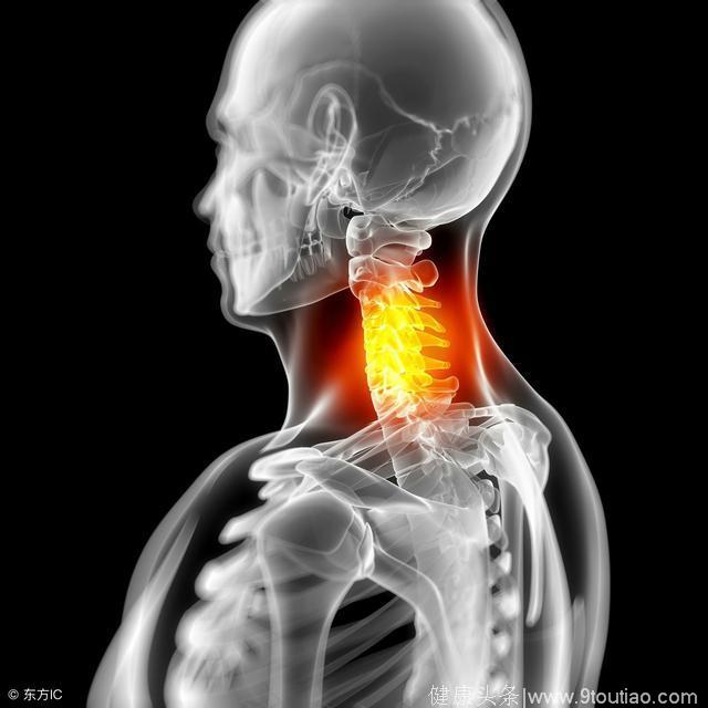 颈椎疼痛难忍，牢记这一个办法，每天花几分钟，轻松远离颈椎病