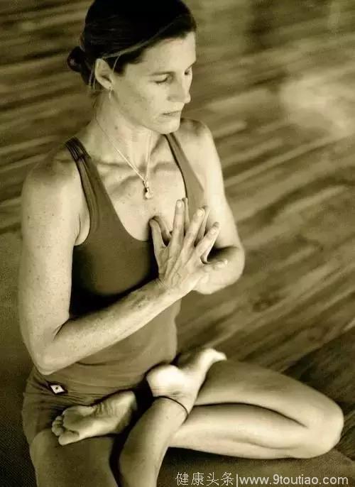 不同年龄段，练哪些瑜伽体式更适合？