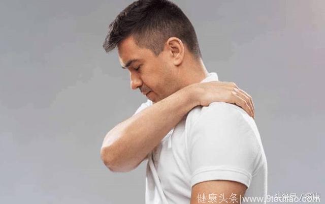 肩周炎发作怎么办？按揉这两处位置即可很好的缓解肩膀疼痛症状