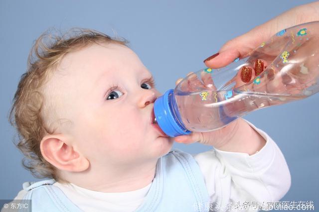 原来这三种水不适合给宝宝喝！家长都需要了解一下