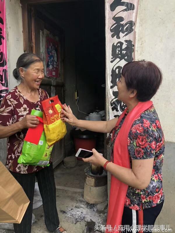 省社科联组织专家团赴镇安县扶贫