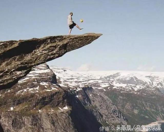 心理学：站在哪个悬崖边上你最害怕？测你是不是人格分裂？