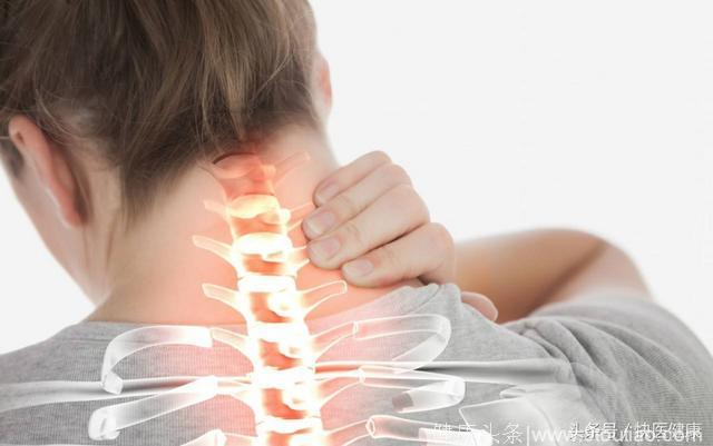 颈椎日常需要注意什么？学会这几个方法，轻松告别颈椎病！