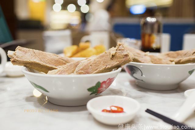 三伏天这碗汤，赶走全年湿气！风靡世界的新加坡肉骨茶来上海啦！