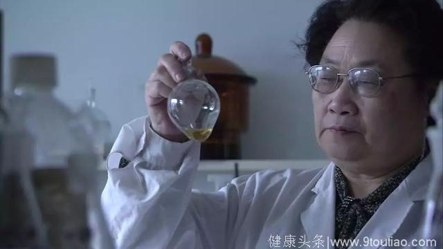 这位“三无”科学家，才是中国真正的药神！廉价药救了几百万穷人的命！