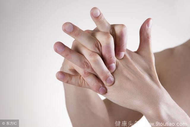 手指关节酸痛，可能是风湿病的警告，不可忽视