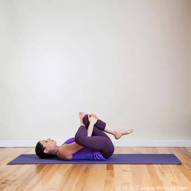 8个简单的瑜伽拉伸，缓解调整脊柱侧弯
