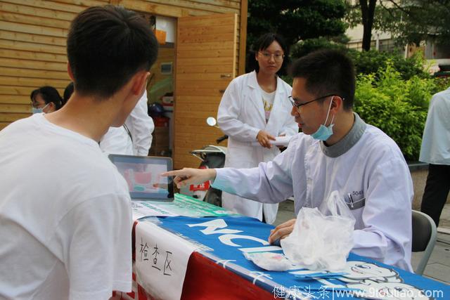 惠及200余名居民 福医口腔医学院“相得医漳”实践队举办义诊