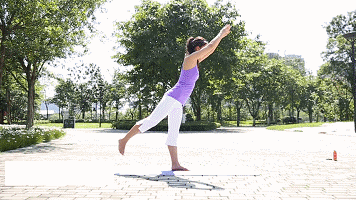 瑜伽拉伸动作练习，每天练一练不仅身体健康，心理也能够有效减压