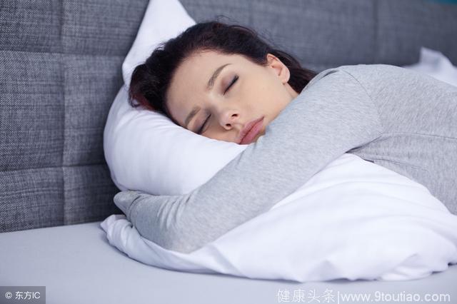 肝不好的人，晚上睡觉时有这5个特点，肝病正在好转！