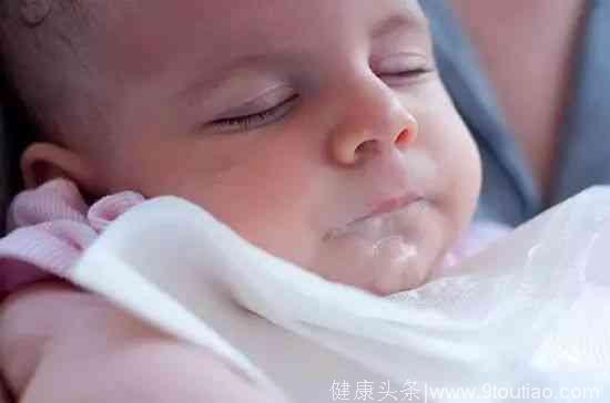 宝宝吐奶是什么原因？如何预防？
