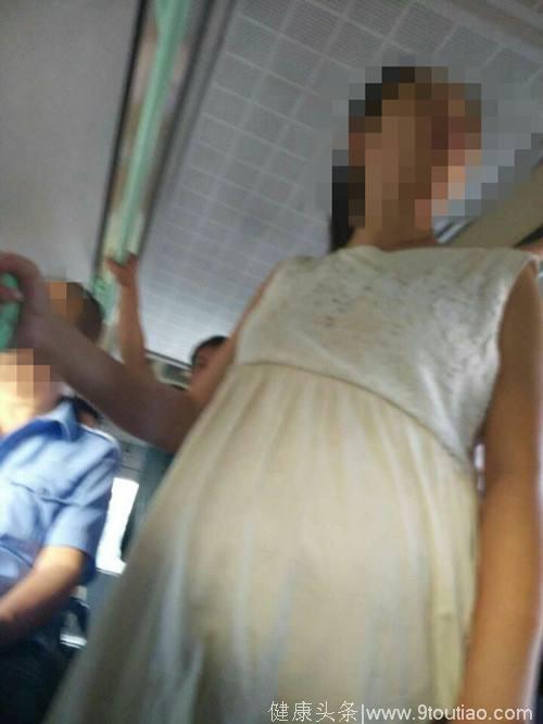 公交车上，孕妇被要求“怀孕证明”，只因她没给大妈让座？