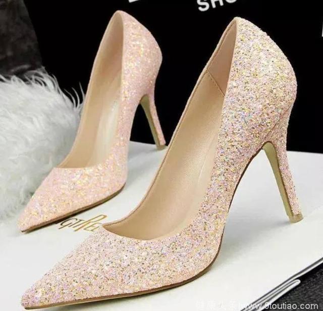 十二星座专属的公主水晶鞋，双鱼座的镶满钻石，射手座的高贵！