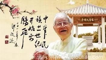 「食疗药膳」初秋之际，暑湿未去，燥热已生，当健脾祛湿与养阴润燥同施，请吃山薏柿饼粥！