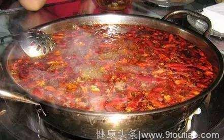 每年20万中国人死与胃癌，得胃癌的人，通常喜欢吃这3类食物