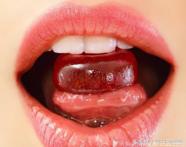 心理学：四张嘴唇，哪个最丑？测你会在几岁丢掉初吻？