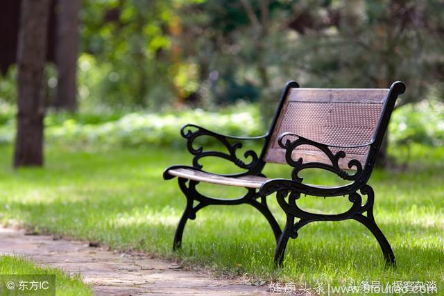 心理学：当你老了，想在哪个长椅上休息？测你晚年会孤独终老吗？