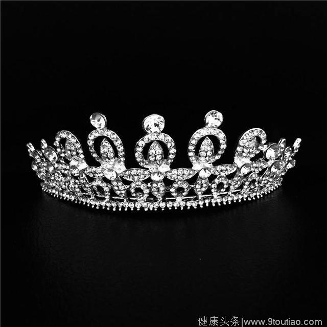 心理学：你觉得哪个王冠最漂亮？测出你会在多少岁结婚？