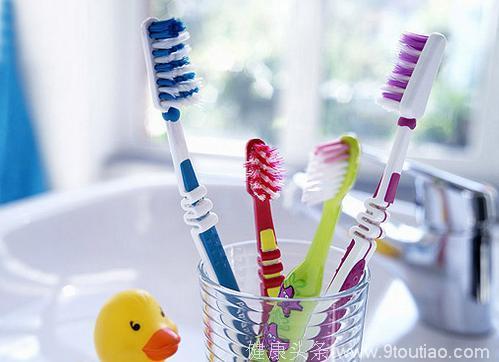 心理学：四个牙刷选一个，看看你下半年有什么好事，准准的