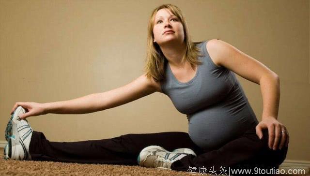 女星怀孕后胖出双下巴，网友点赞称这才孕妇真实的样子