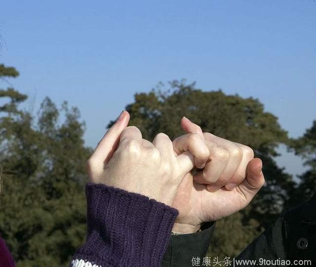 心理学：哪双拉钩钩的手对你触动最大？测你现在还有多少童真