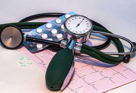 医生：高血压最容易犯的4个危险错误，当心能致命，别再犯了