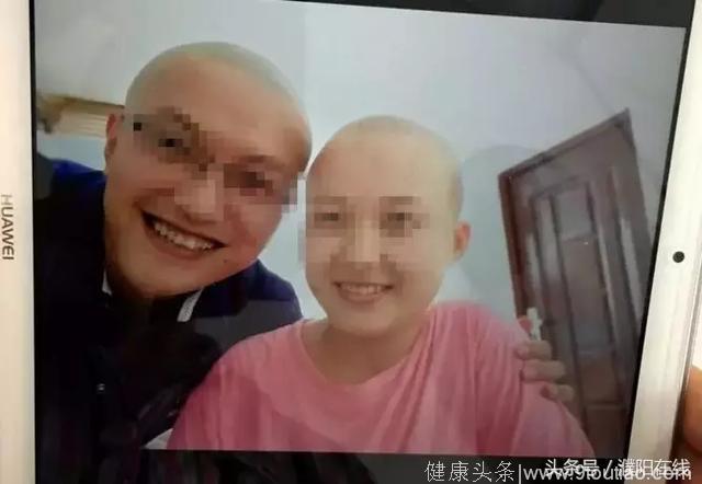 濮阳一漂亮女士患癌脱发，年轻丈夫剃光头陪同！
