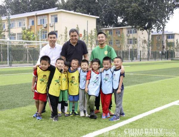 潍坊举办“足球与家庭教育论坛” 探讨怎样从娃娃抓起