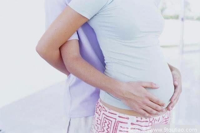 女人怀孕后，这4件事准爸爸就别再做了，对孕妈和胎儿都好！